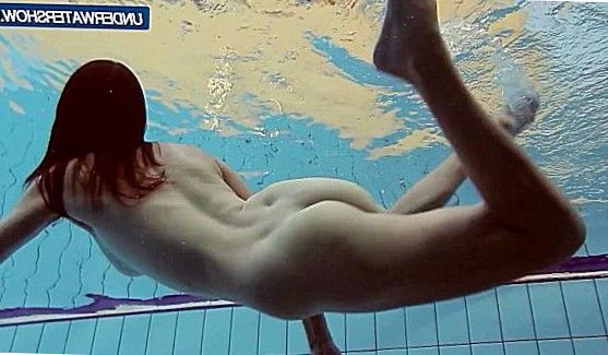 Зрелая дама в душе, порно видео