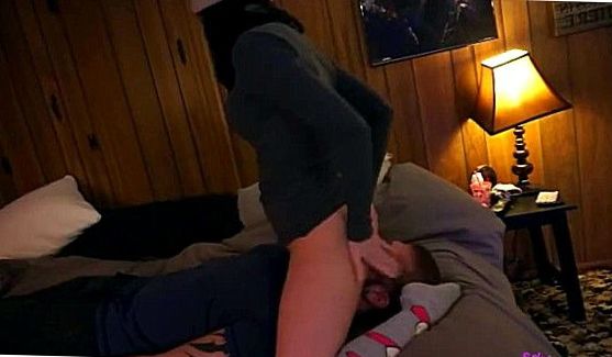 Заглядываем девушкам под юбки в метро!!! (99), порно видео