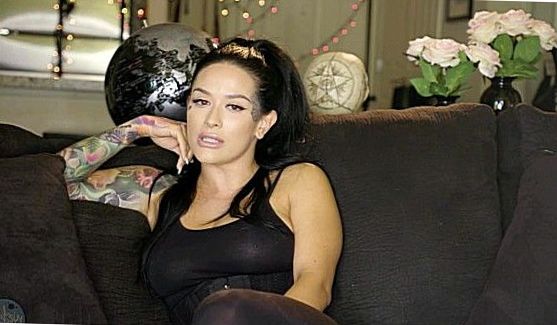 Джинебра Белуччи и Миша Мавер подставили попки, порно видео