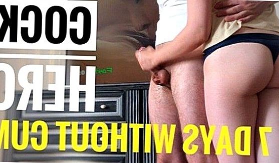 Девушка с огромными сиськами позирует и мастурбирует на вебку, порно видео