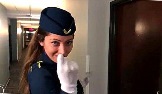 Большие Жопы: блондинка струйно кончила, порно видео