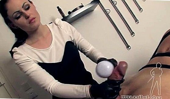 Вот и Kayden придумала свой, может не самый оригинальный, способ, порно видео
